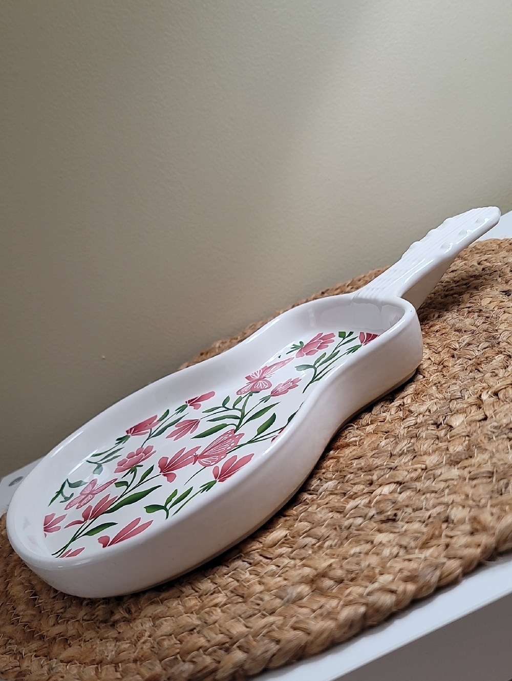 Dolly Parton Ceramic Floral Guitar-Shaped Serving Dish - Picture 11 of 13